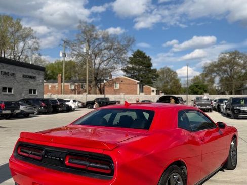 Used 2015 Dodge Challenger SXT Plus w/ Technology Group RWD image 5