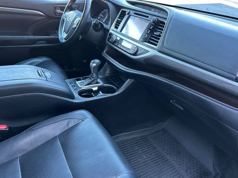 Used 2019 Toyota Highlander Limited image 17