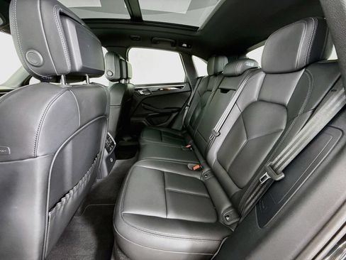 Certified 2025 Porsche Macan AWD/4WD image 24