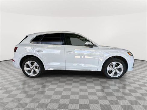 Used 2023 Audi Q5 2.0T Premium Plus w/ Premium Plus Package AWD/4WD image 2
