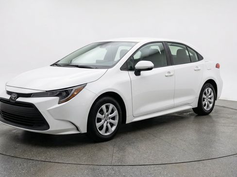 Used 2025 Toyota Corolla LE FWD image 3