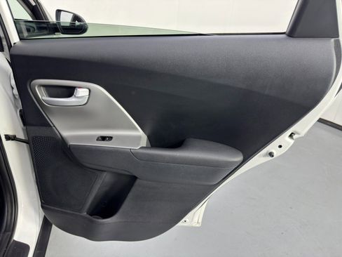 Used 2019 Kia Niro LX image 40