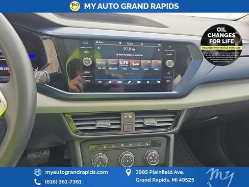 Used 2022 Volkswagen Taos SE image 28