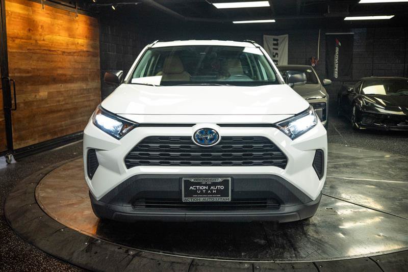 Used 2022 Toyota RAV4 LE AWD/4WD image 4