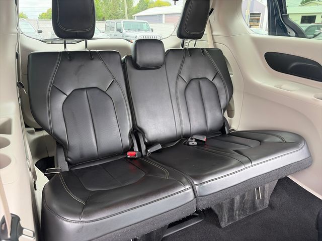 Used 2024 Chrysler Pacifica Touring-L FWD image 40