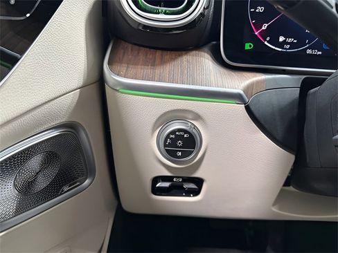 Used 2025 Mercedes-Benz C 300 4MATIC Sedan image 16