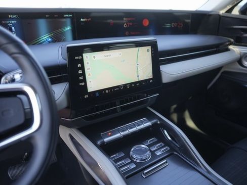 Used 2025 Lincoln Nautilus Reserve image 27