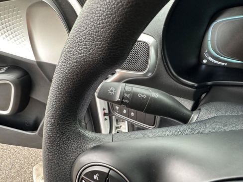 Used 2025 Kia Soul LX w/ LX Technology Package FWD image 24
