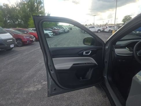Used 2023 Jeep Compass Limited AWD/4WD image 13