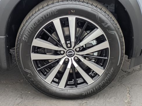 New 2025 Nissan Pathfinder Platinum w/ Cargo Package image 4