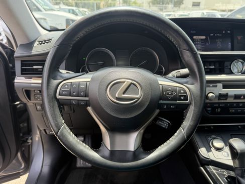 Used 2018 Lexus ES 350 w/ Premier Package image 11