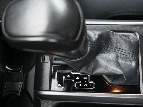 Used 2022 Toyota Tacoma TRD Off-Road image 17