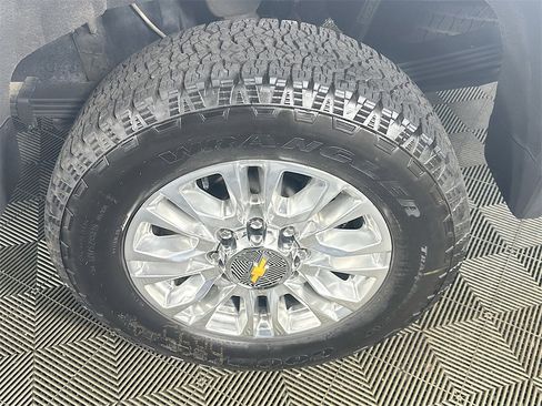 Used 2023 Chevrolet Silverado 2500 High Country w/ Z71 Off-Road Package image 32