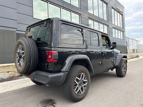 Used 2024 Jeep Wrangler Unlimited Sahara AWD/4WD image 3