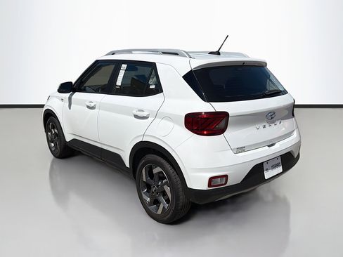 Used 2026 Hyundai Venue SEL image 5