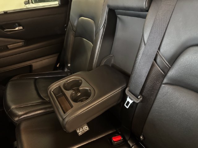Used 2023 Nissan Pathfinder SL AWD/4WD image 25