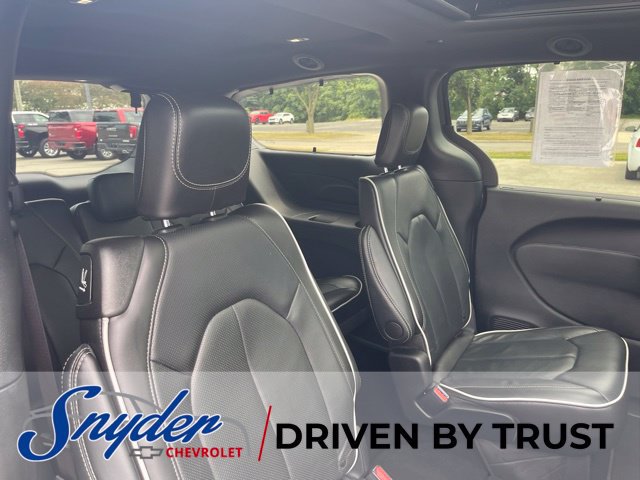 Used 2025 Chrysler Pacifica Limited FWD image 37