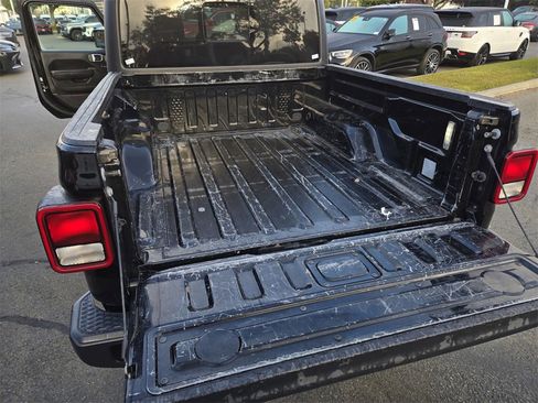 Used 2022 Jeep Gladiator Sport image 24