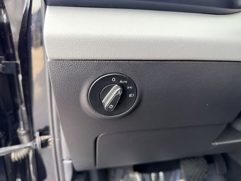 Used 2023 Volkswagen Taos SE w/ Panoramic Sunroof Package image 15