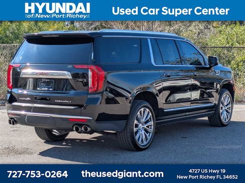 Used 2022 GMC Yukon XL Denali w/ Denali Premium Package image 5