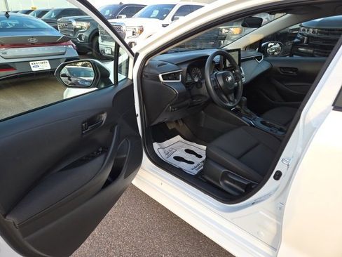 Used 2025 Toyota Corolla LE image 13