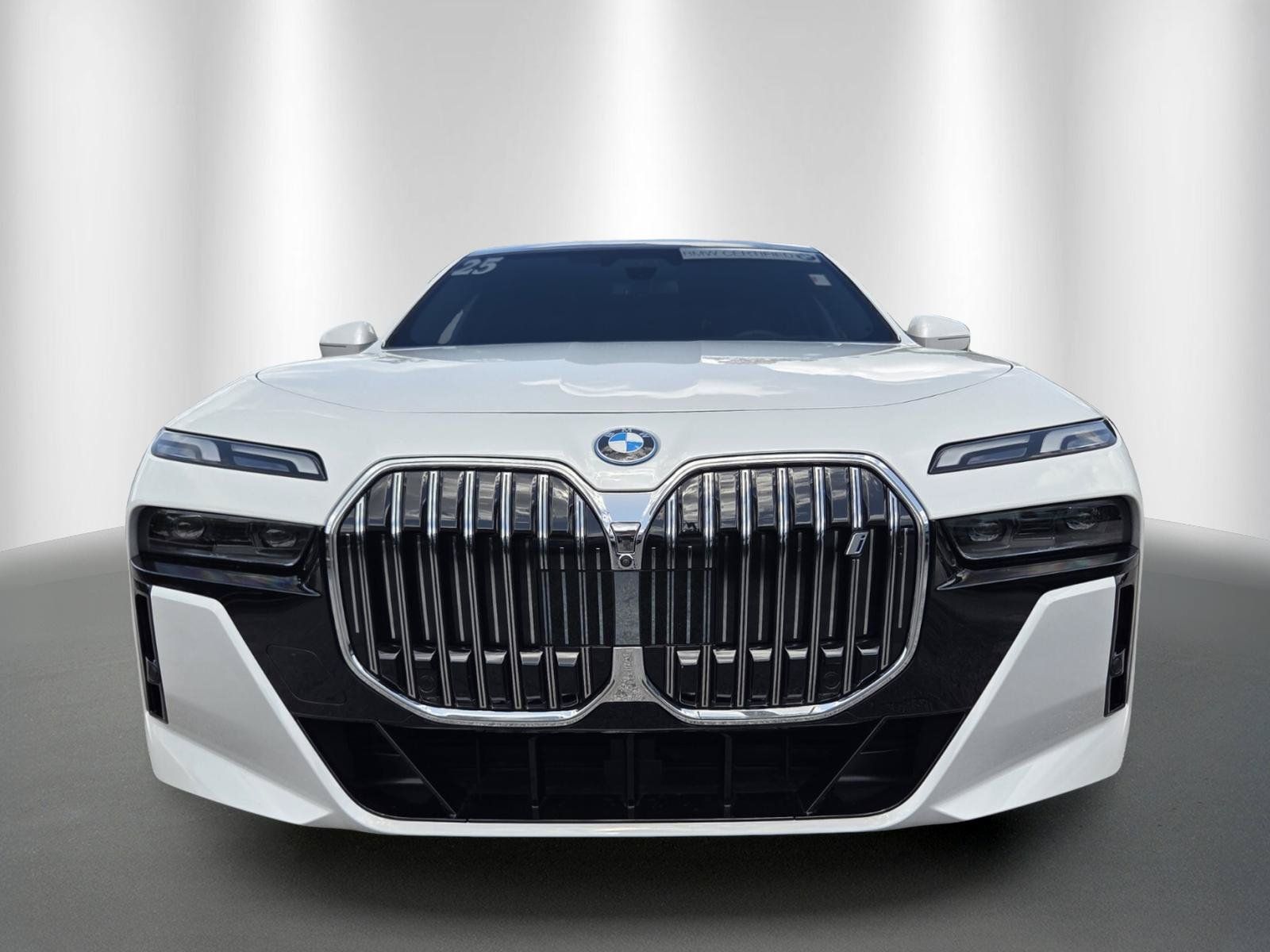 Certified 2025 BMW i7 xDrive60 AWD/4WD image 2