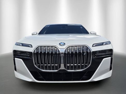 Certified 2025 BMW i7 xDrive60 AWD/4WD image 2