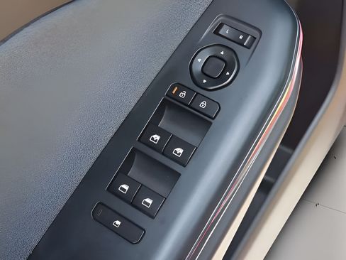 Used 2025 Kia K4 EX FWD image 13
