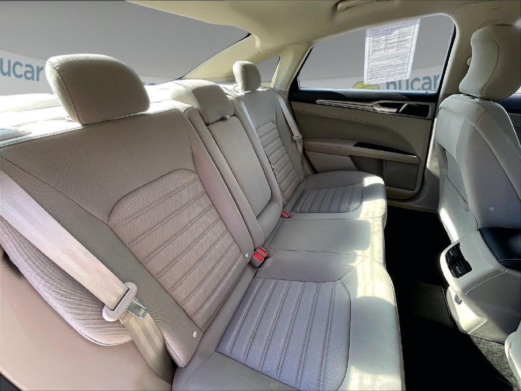 Used 2018 Ford Fusion SE w/ Fusion SE Technology Package FWD image 15