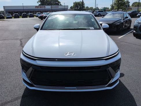 Used 2025 Hyundai Sonata SEL FWD image 2
