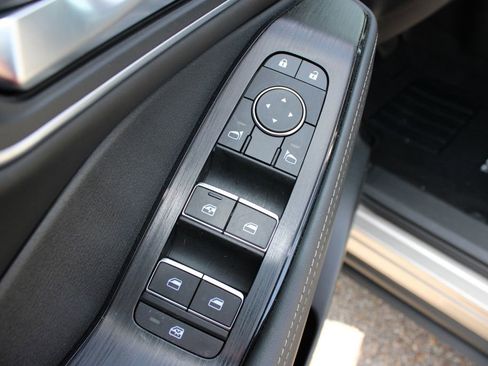 Used 2025 Nissan Rogue Platinum image 12