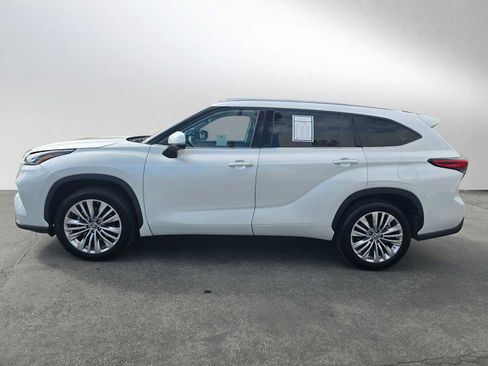 Used 2023 Toyota Highlander Platinum image 4