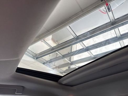 Used 2019 Toyota Highlander XLE image 26