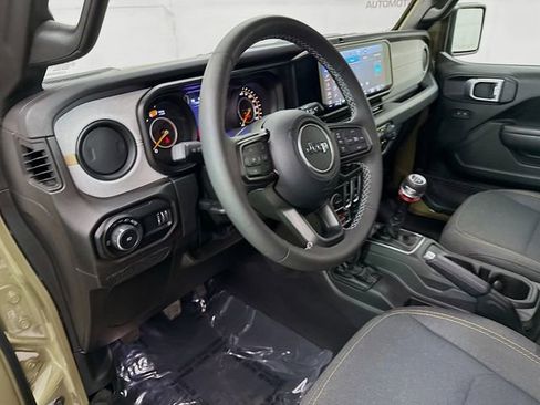 Used 2025 Jeep Wrangler Willys image 9