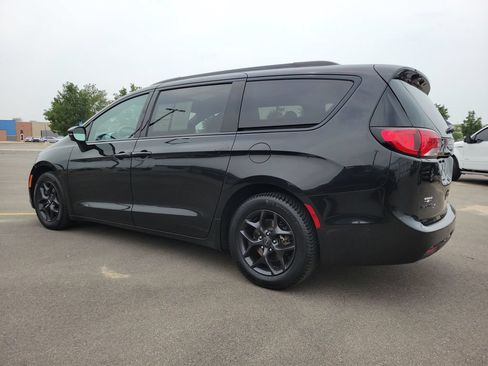 Used 2020 Chrysler Pacifica Limited w/ Advanced Safetytec Group FWD image 3