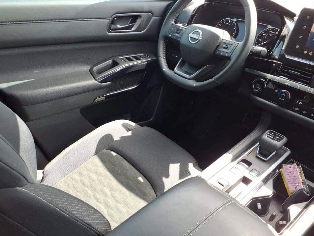 Certified 2026 Nissan Pathfinder SV FWD image 10