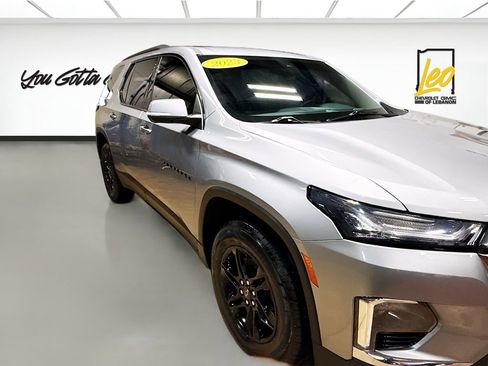 Used 2023 Chevrolet Traverse LT image 3