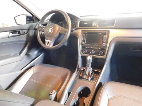 Used 2015 Volkswagen Passat 1.8T Limited Edition FWD image 4