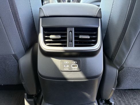 Used 2025 Subaru Outback Premium image 33