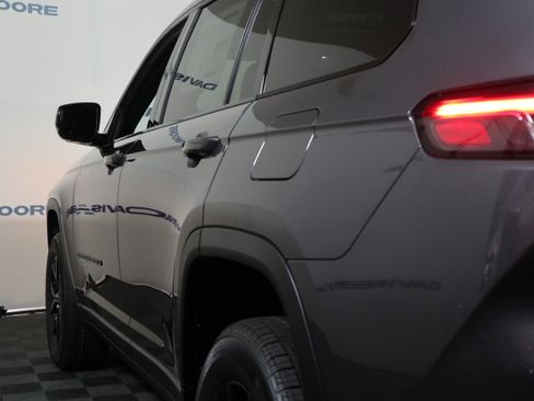 New 2025 Jeep Grand Cherokee L Altitude image 11