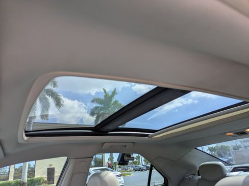 Used 2010 Cadillac CTS Premium image 17