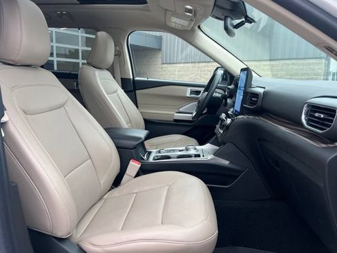 Used 2023 Ford Explorer Limited w/ Limited Technology Package AWD/4WD image 11