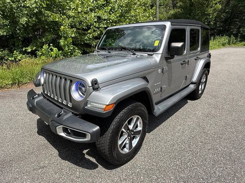 Used 2019 Jeep Wrangler Unlimited Sahara AWD/4WD image 2