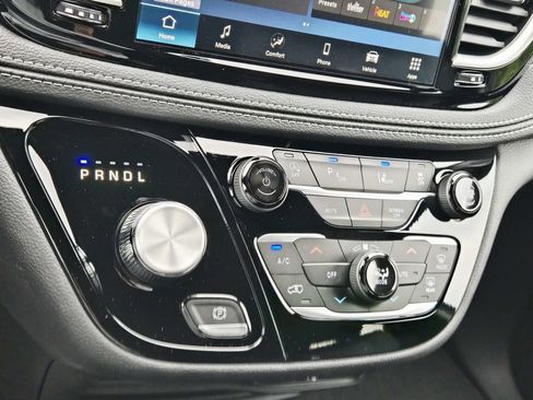 New 2026 Chrysler Pacifica Select w/ S Appearance Package FWD image 29