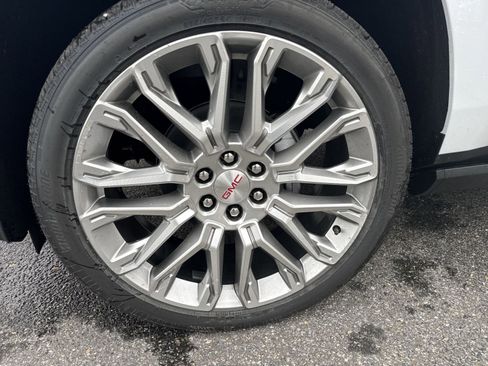 New 2026 GMC Yukon Denali AWD/4WD image 10
