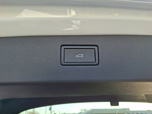 Certified 2025 Volkswagen Tiguan SE AWD/4WD image 29