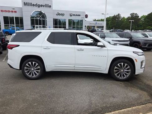 Used 2023 Chevrolet Traverse Premier FWD image 14