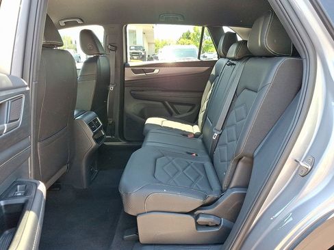 Used 2025 Volkswagen Atlas Cross Sport SE AWD/4WD image 10