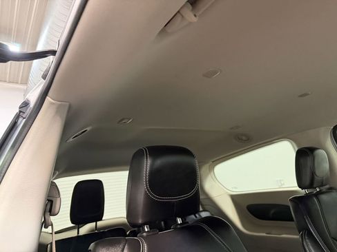 Used 2024 Chrysler Pacifica Touring-L image 15