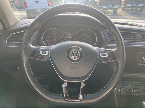 Used 2021 Volkswagen Tiguan SE FWD image 37